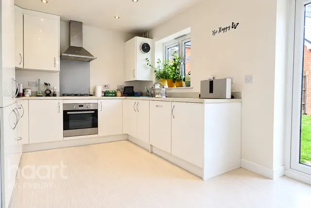 Darcy Close, Aylesbury, HP18, photo 2