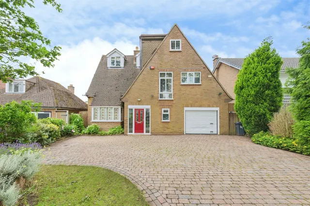 Hollyfield Road, Sutton Coldfield, photo 1