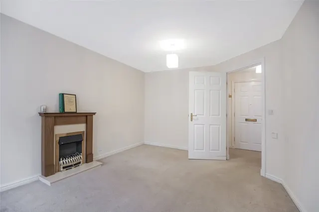 Roxburgh Park, The Village, G74, photo 3