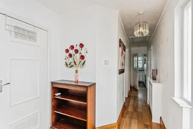 Photo 2 — Somerton Avenue, Westcliff-on-Sea, Essex, SS0