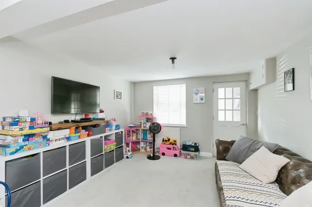 West Street, Burgess Hill, RH15, photo 3