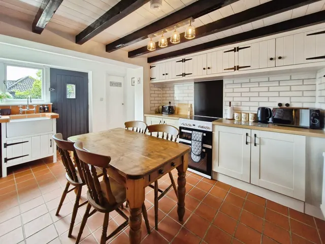 Lynton Cottages, Withernwick, HU11, photo 1