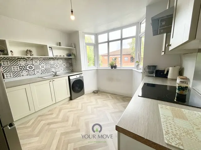 Photo 2 — Stratford Road, Bromsgrove, Worcestershire, B60