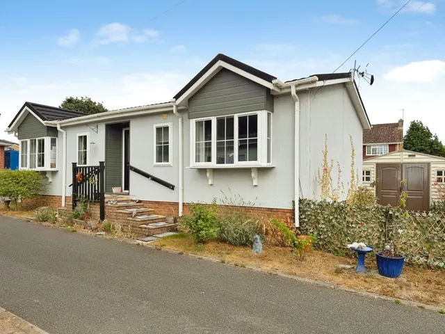 Hill Corner Farm Park, Sandy Lane, Farnborough, Hampshire, GU14 9JY, photo 1