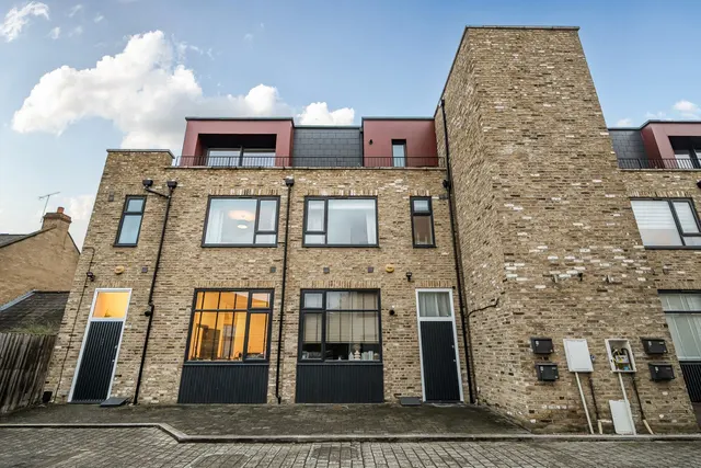 Photo 3 — Huntley Close, SE10