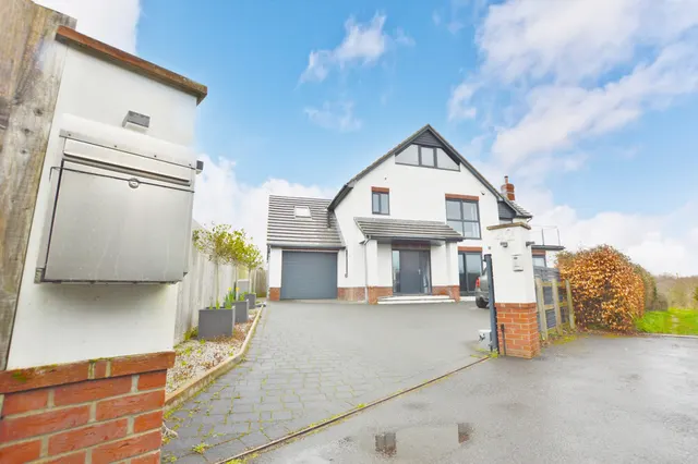 Glebe Road, Lytchett Matravers, Poole, BH16 6EH, photo 1