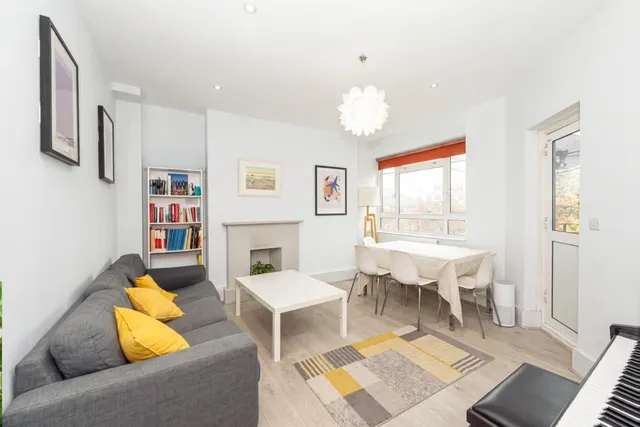 3 bedroom flat, Mackay House, White City, W12