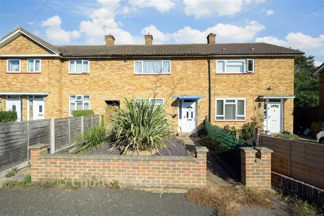 Huddleston Crescent, Merstham, RH1, photo 1