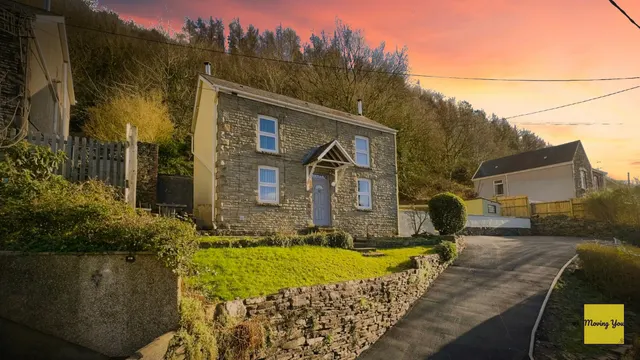 Dyffryn Road, Alltwen, Pontardawe, Swansea, photo 1