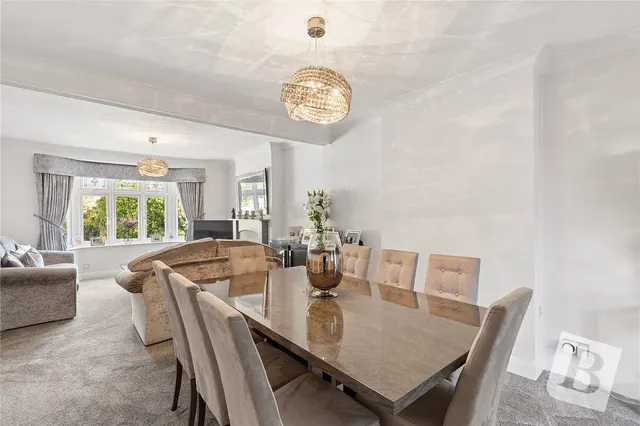 Slewins Lane, Hornchurch, RM11, photo 2