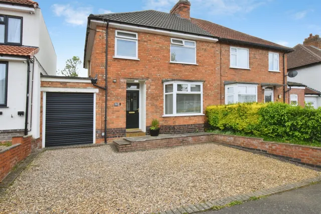 Queen Street, Oadby, LE2, photo 1