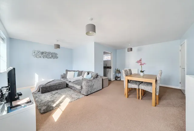 Photo 3 — Cannon Corner, Gloucestershire, Brockworth, GL3 4FD