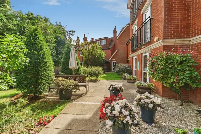 Linkfield Lane, Redhill, RH1, photo 3