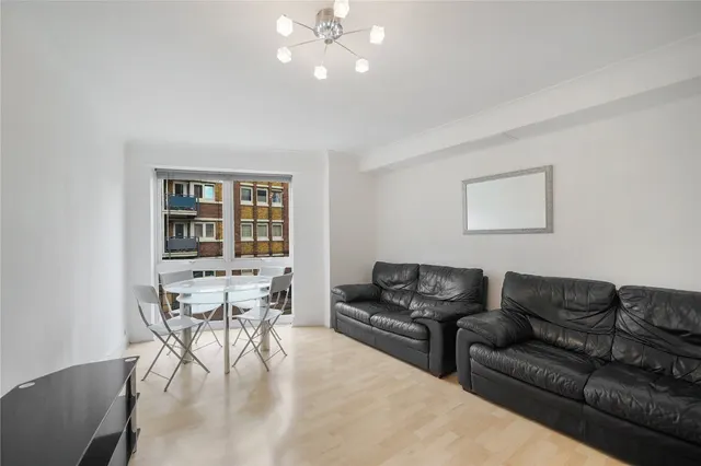 240, Poplar High Street, E14, photo 1