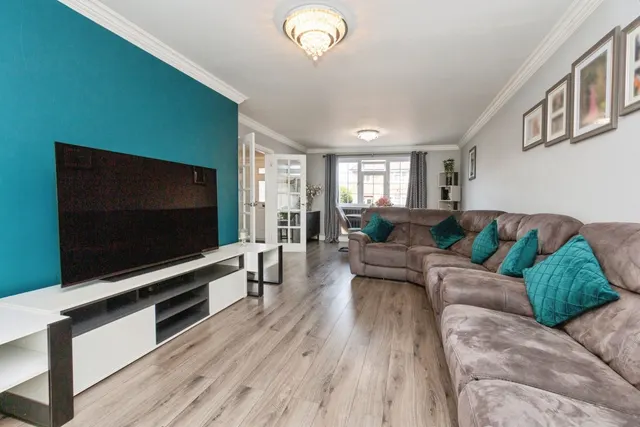 Worsley Road, Frimley, GU16, photo 2