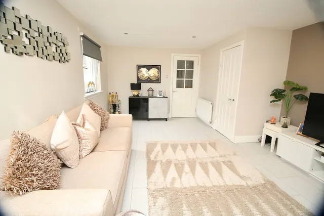 Photo 3 — Tiree Court, Cumbernauld, G67 1NS