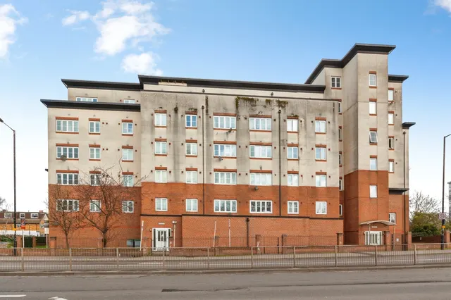 Bath Road, Slough, photo 1