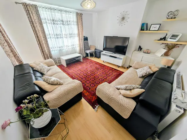Dabbs Hill Lane, Northolt, UB5, photo 3