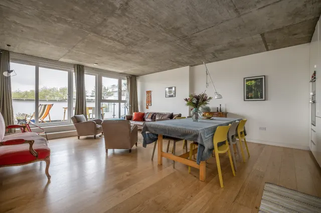 Point Pleasant, London, SW18, photo 1