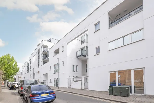 Photo 2 — Point Pleasant, London, SW18