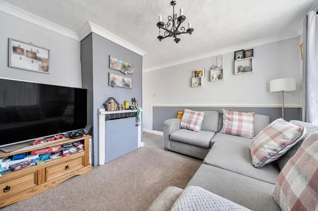 Park Close, Burton, BH23, photo 2