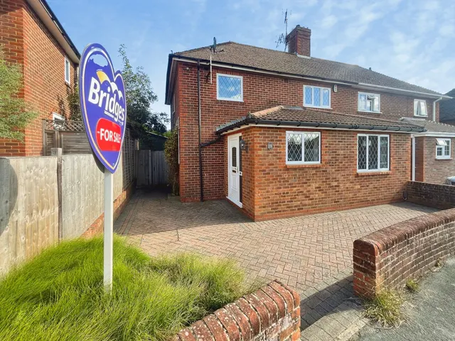 Courtenay Road, Farnham, Surrey, GU9 9DN, photo 1