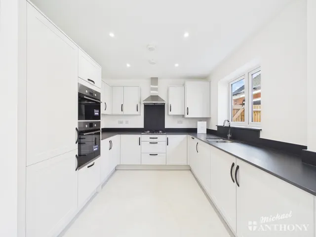 Photo 2 — Feanor Gardens, Leighton Buzzard, LU7 3SD