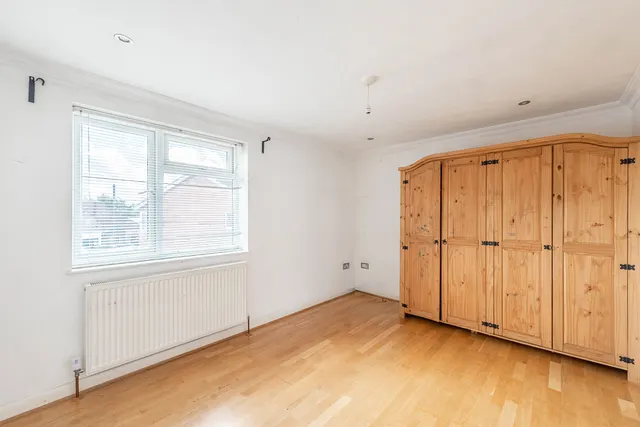 Photo 3 — Flat 12, 2 Walton Avenue, Harrow