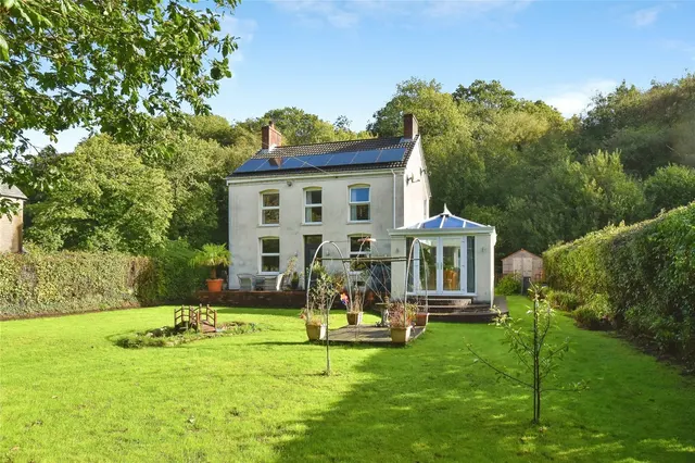 Ynys Tre Deg, Upper Cwmtwrch, SA9, photo 1