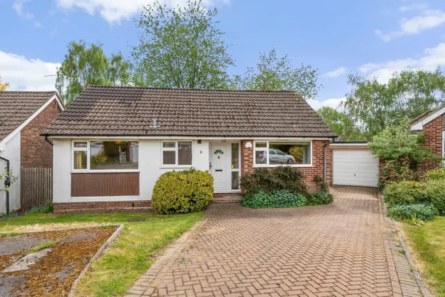 Russell Close, Little Chalfont, Buckinghamshire, HP6 6RE, photo 1