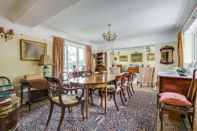 Photo 3 — Wendover Drive, Welwyn, AL6