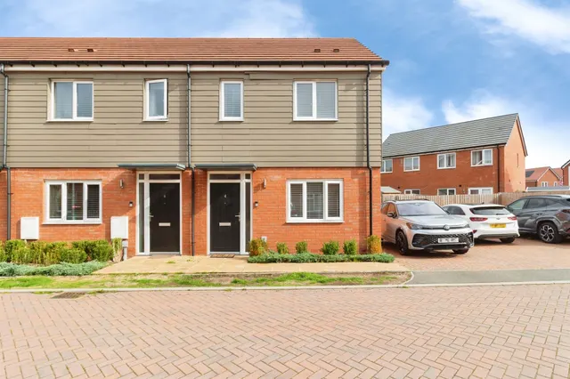 Allium Road, Stafford, ST17, photo 1