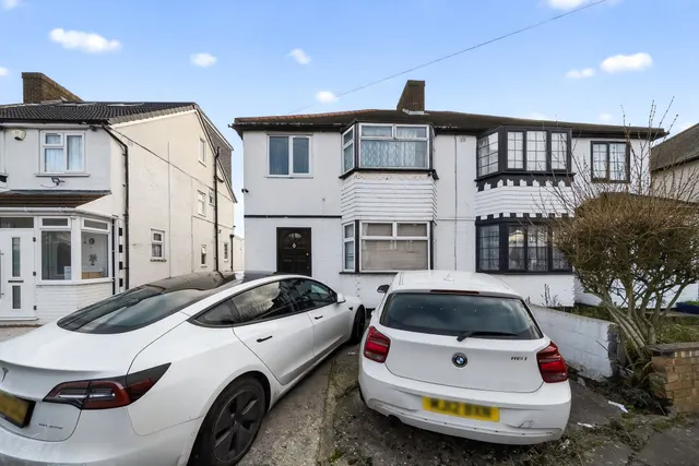 Roundaway Road, Clayhall, IG5, photo 1