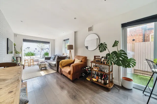 Leighton Road, Ealing, W13, photo 1
