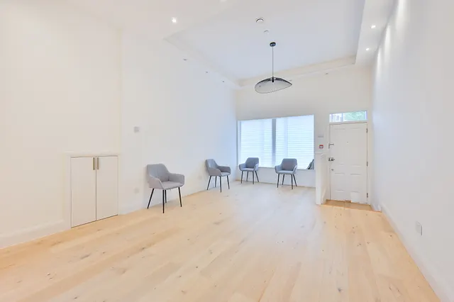 Photo 3 — Flat A, 26, 26 Shepherds Bush Road