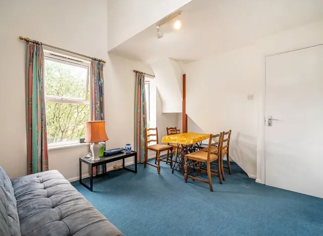 Photo 3 — Coopers Close, Stepney Green, E1