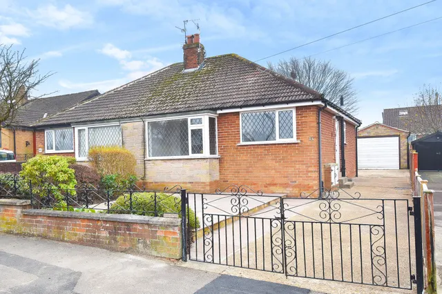 2 bedroom house, Meadow Croft, Harrogate, HG1