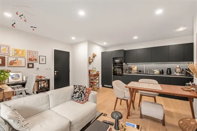 Middle Road, W7, photo 3