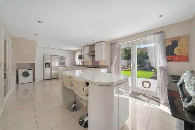 Photo 2 — Chadwick Lane, Widnes, Widnes, WA8 9NN