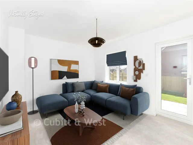 Buttercup Way, Temple Gate, RH15, photo 2