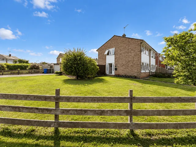 High View, Deanshanger, MK19, photo 1