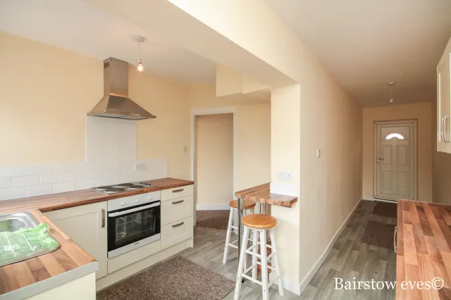 Brackley Square, Woodford Green, IG8, photo 1