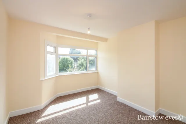 Brackley Square, Woodford Green, IG8, photo 2