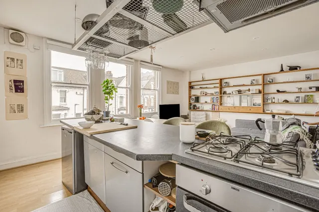 Lavender Hill, London, SW11, photo 2