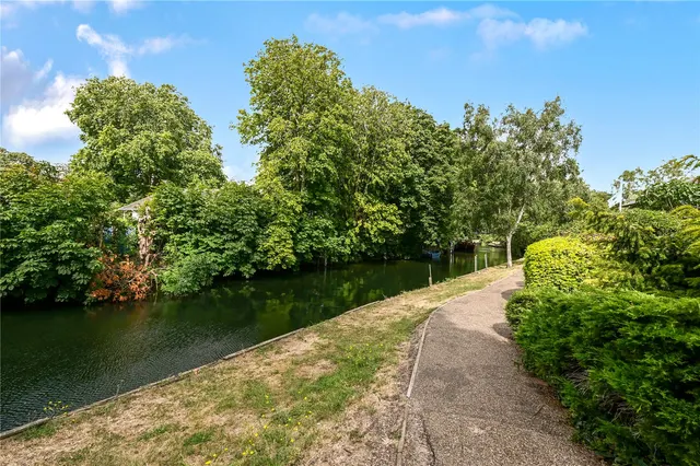 Island Close, Staines, TW18, photo 3