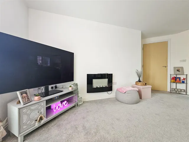 Photo 2 — Eugene Way, Eastbourne, East Sussex, BN23 5BH