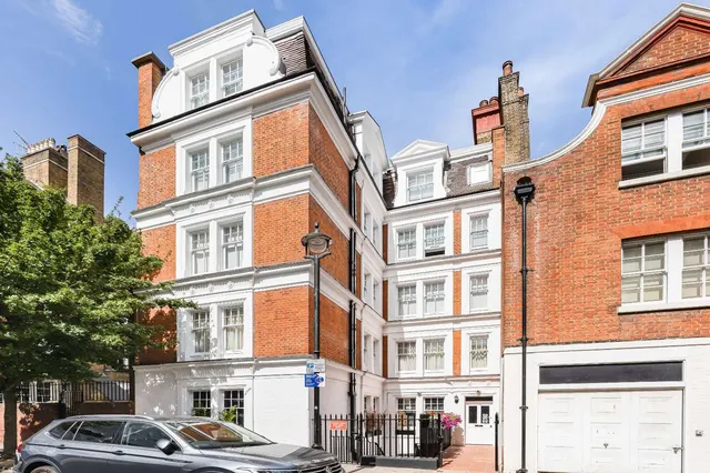 Photo 2 — Lees Place, London, W1K 6LP