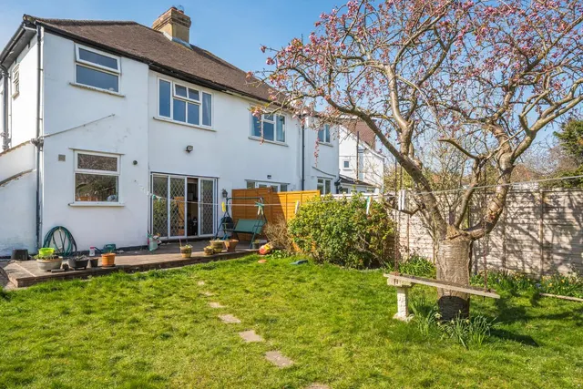 Photo 3 — Briar Gardens, Hayes, Bromley, BR2