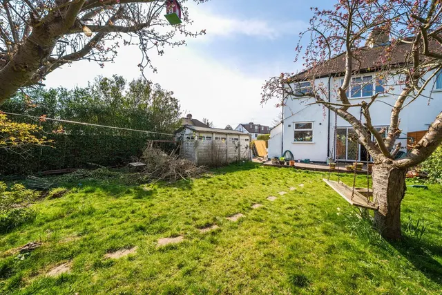 Photo 2 — Briar Gardens, Hayes, Bromley, BR2