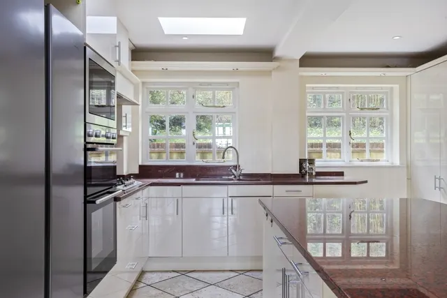 Longcross Road, Chertsey, KT16, photo 3